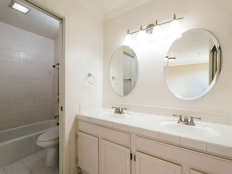 2844 Tiffany West Way — Photo 3