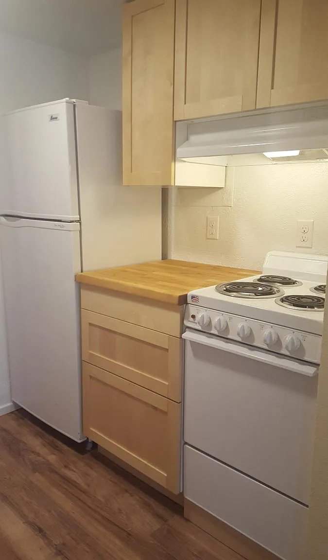 2 bed, 900 sqft, $2,100 — Photo 3