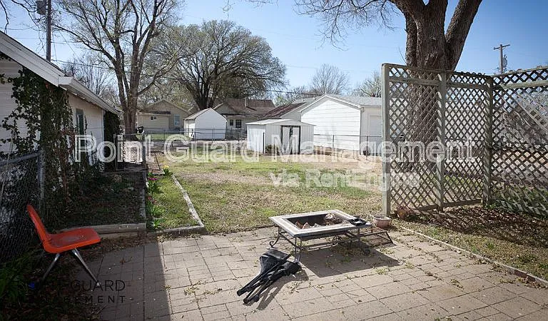 221 S Millwood Ave — Photo 14