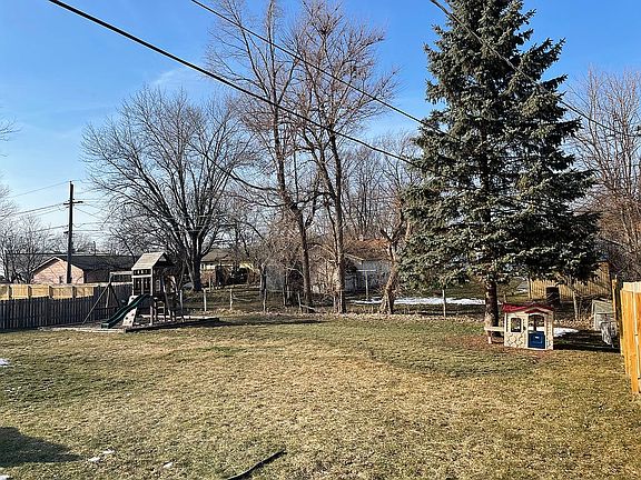 4th image of 413 Karen Ave