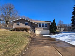 1008 Marnie St S, Maplewood, MN 55119