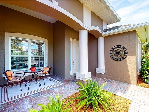 2nd image of 1243 Tan Oak Pl