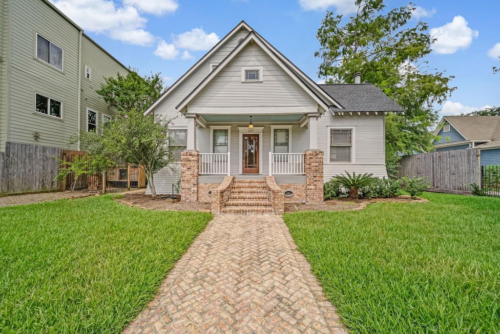 2009 Arlington St, Houston, TX 77008 home