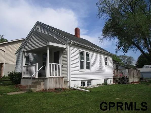 1227 6th St, Fairbury, NE 68352