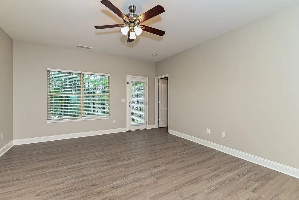 3 bed, 2.0 bath, 2047 sqft, $2,005 — Photo 3