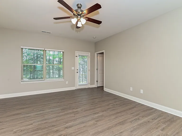 5084 Summerview Ln — Photo 3