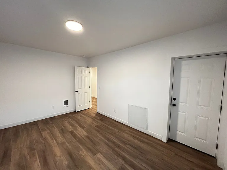 Cambridge Court Apartments — Photo 25
