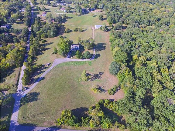 3rd image of 943 Kouns Ln