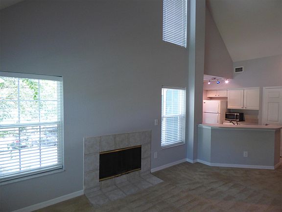 3rd image of 13700 N Richmond Park Dr #107