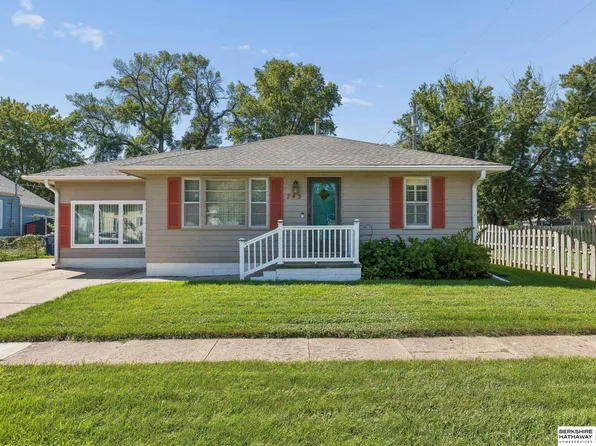 745 E 15th St, Fremont, NE 68025