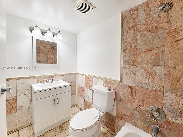 4384 NW 9th Ave #18-2A — Photo 7
