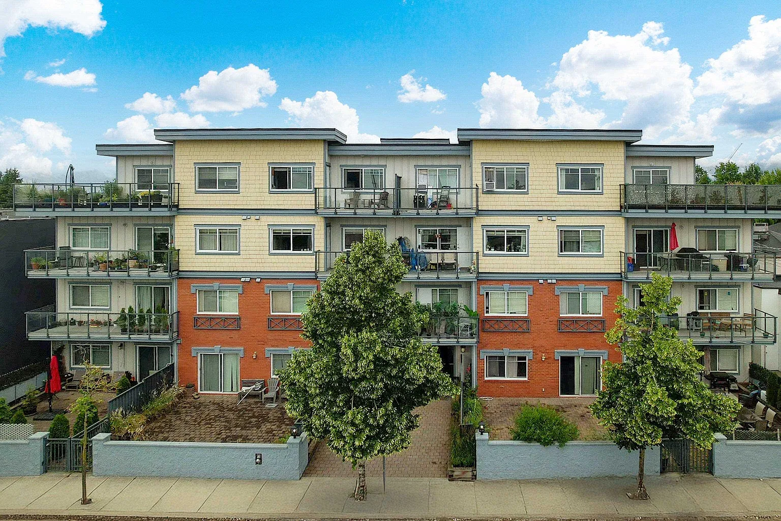 22363 Selkirk Ave #401 photo 1