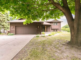 2659 Henslow Ave N, Oakdale, MN 55128