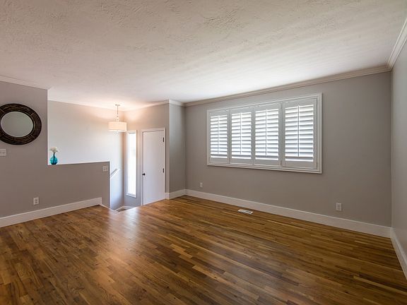 4th image of 838 E Hollyhock Ave