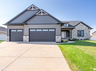 771 Muirfield Cir, Eldridge, IA 52748