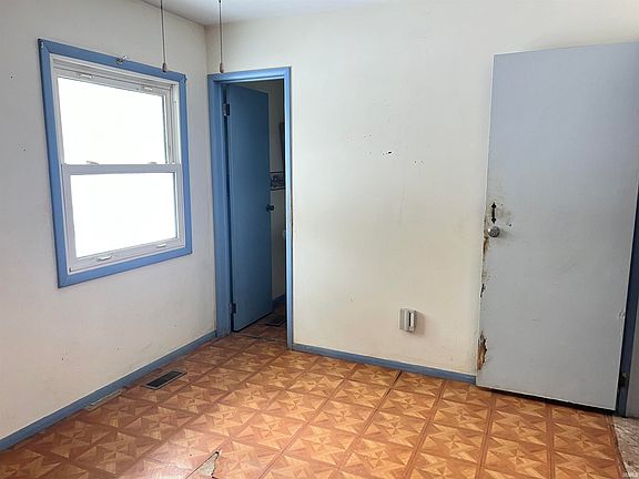 2nd image of 1318 W Darden Rd