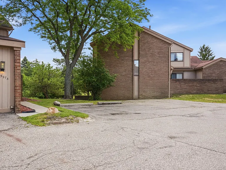 5271 Wright Way E — Photo 3