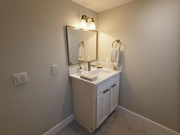 2nd image of 3952 Commonwealth St #3