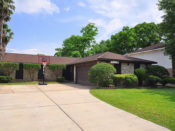 3rd image of 2419 Stillmeadow Dr