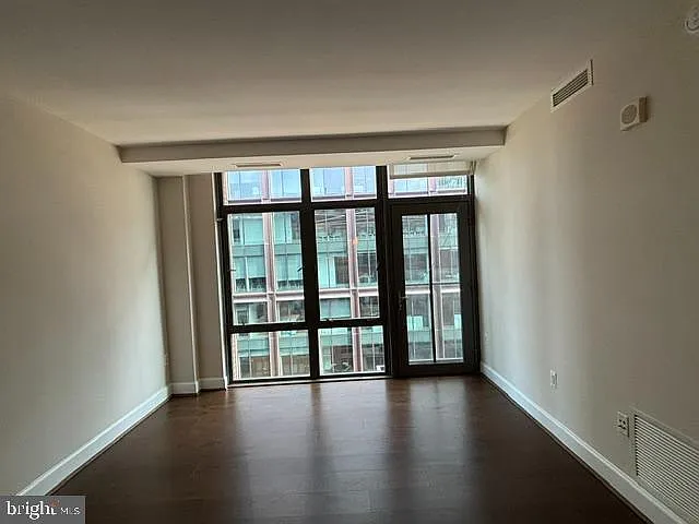 7171 Woodmont Ave #806 — Photo 13