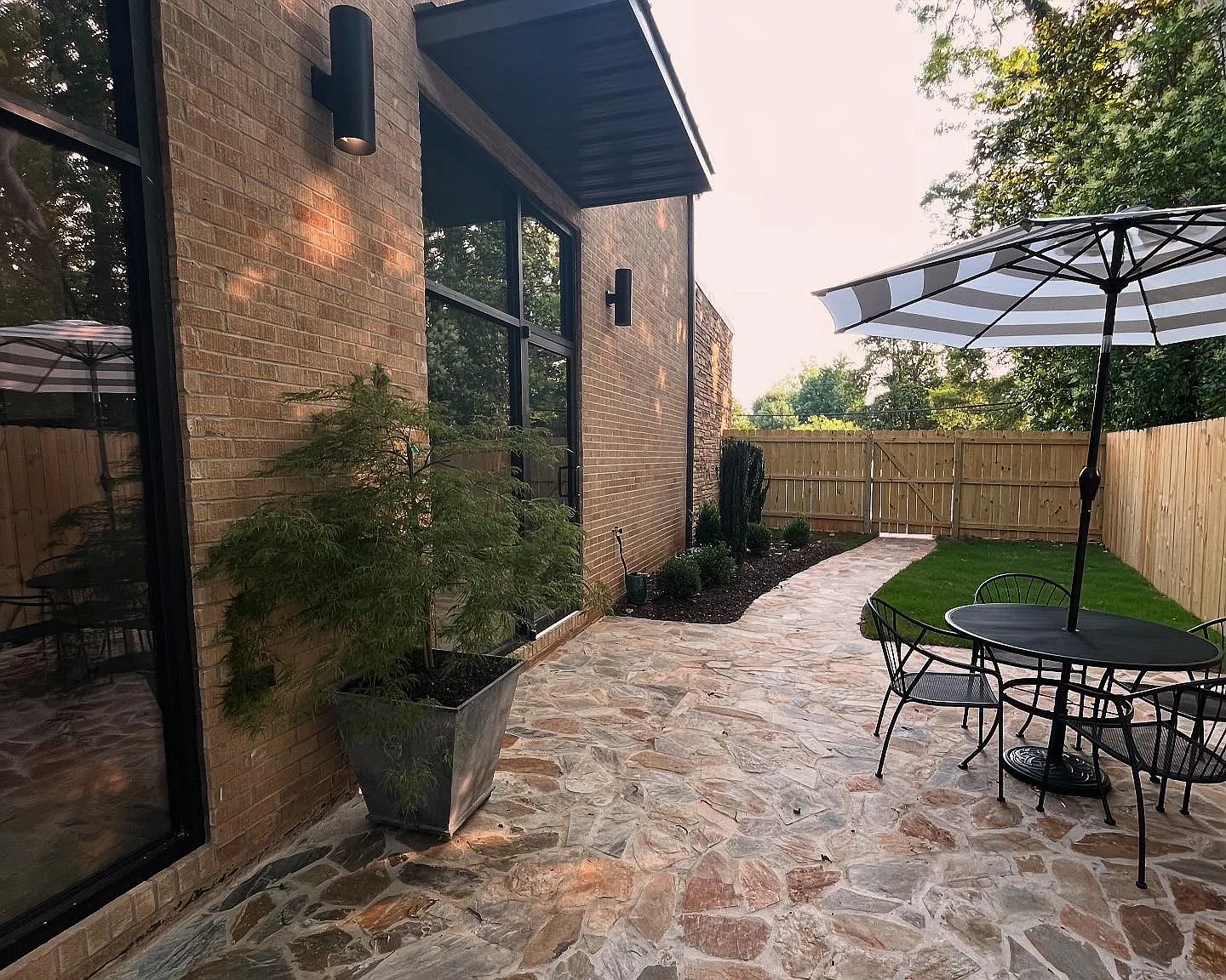1 bed, 900 sqft, $2,400 — Photo 1