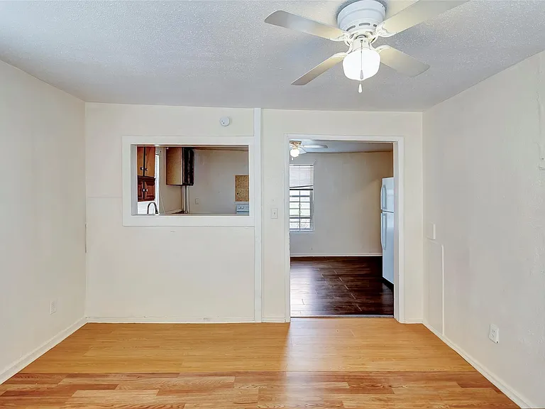 4233 Dupont St #A — Photo 6