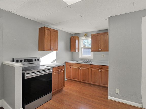 5th image of 421 Wallace Ave