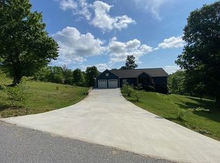40 Pond View Ln, Hayesville, NC 28904