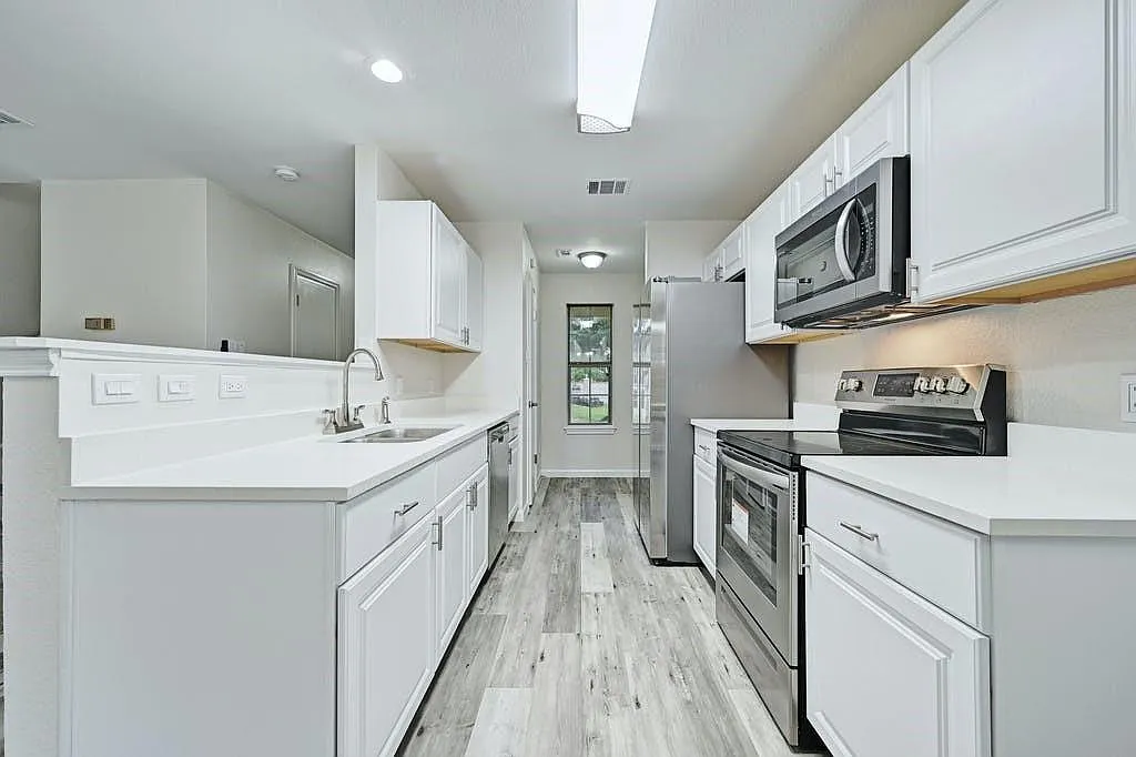 3 bed, 2.5 bath, 1280 sqft, $1,800 — Photo 1