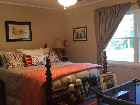 Guest bedroom