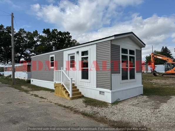 14214 Eastview Dr #44, Fenton, MI 48430