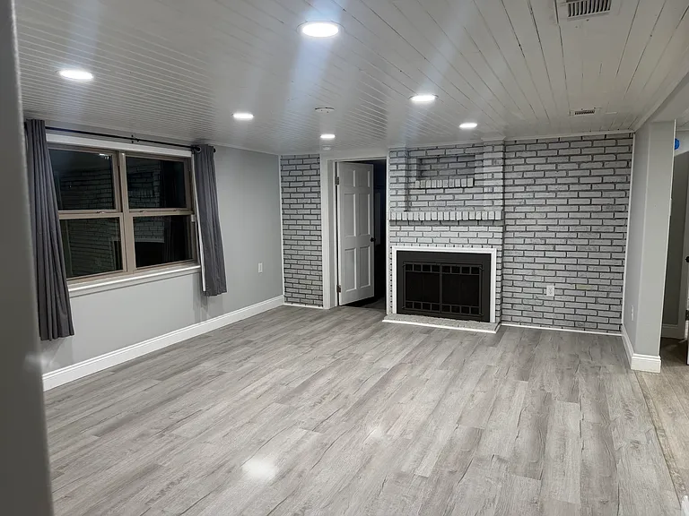 622 Ayer St — Photo 15