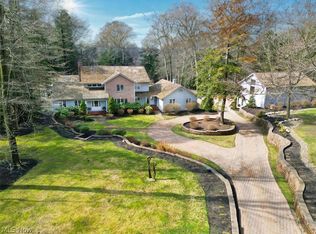 1160 Fox Hill Dr, Gates Mills, OH 44040