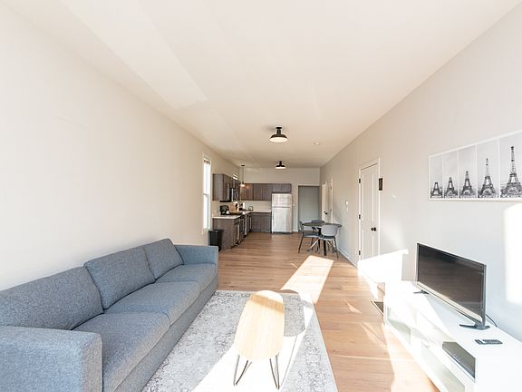 5th image of 2724 W Prindiville St #1