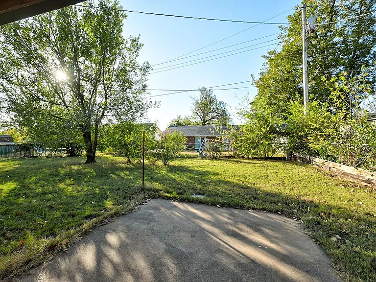 636 E 27th Pl — Photo 24