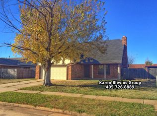 609 NE 14th St, Moore, OK 73160