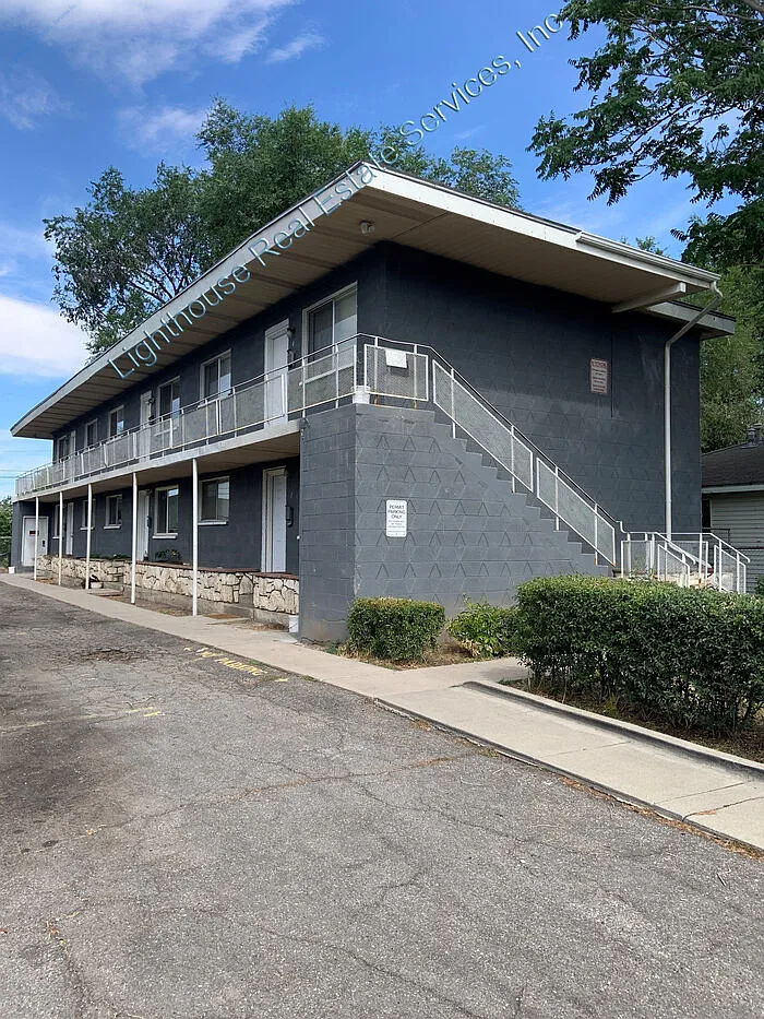 2 bed, 1.0 bath, 656 sqft, $1,100 — Photo 1