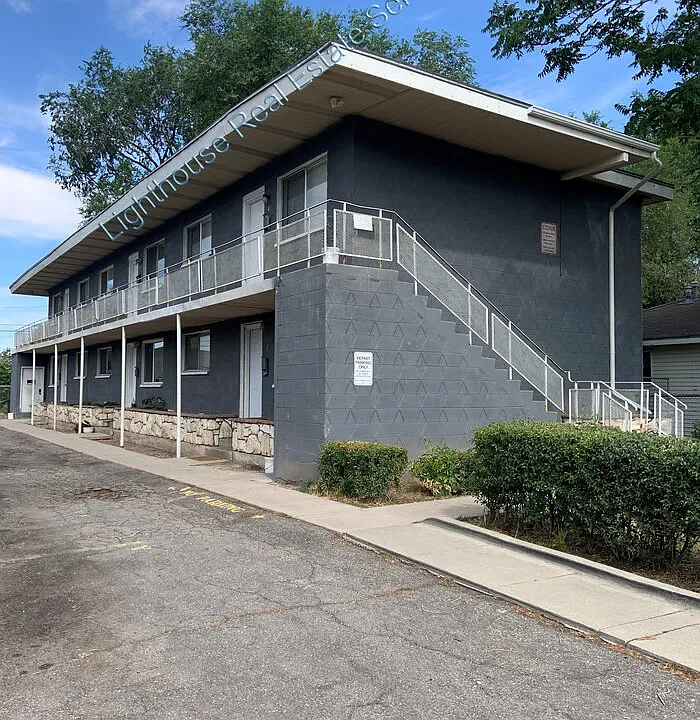1882 Edison St #5