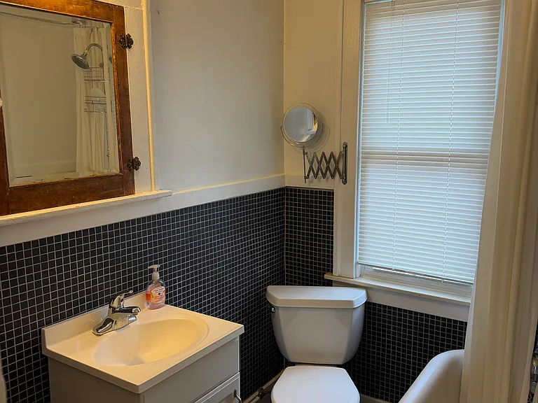 1052 Beaconsfield Ave — Photo 31