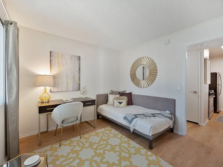 West Park Villas Apartments — Photo 18