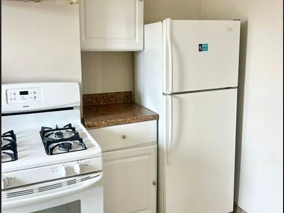 3rd image of 168 Whitehall St #2R