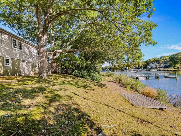 82 Edgewater Drive E, East Falmouth, MA 02536