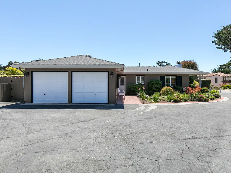 26224 Hilltop Pl — Photo 40