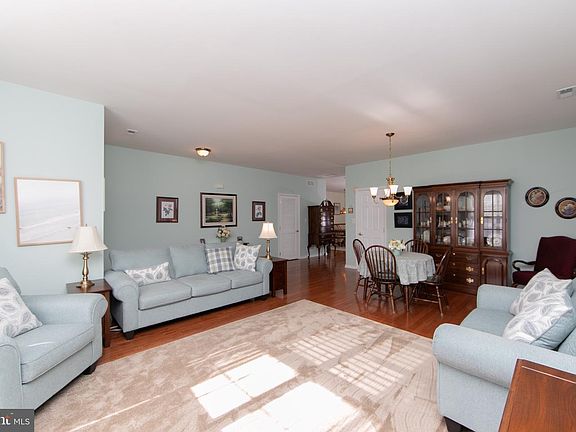 4th image of 702 N Brooke Dr