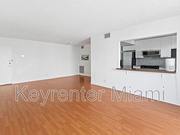 4th image of 137 Golden Isles Dr APT 508