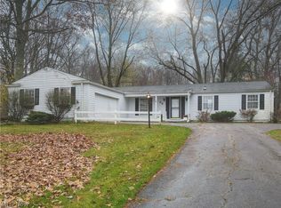 96 Maple Hill Dr, Chagrin Falls, OH 44022