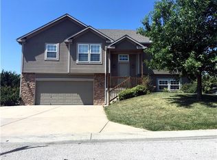 608 N 154th Pl, Basehor, KS 66007