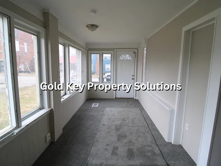 117 E John St — Photo 6