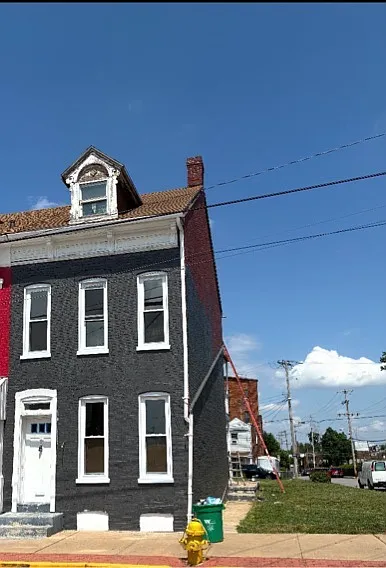 563 S Queen St — Photo 1