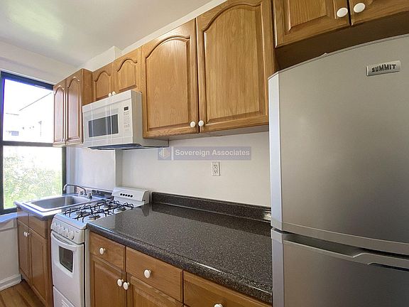 4th image of 567 Fort Washington Ave APT 6D